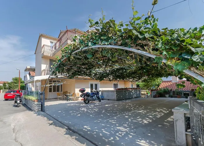 Apartments Mira I