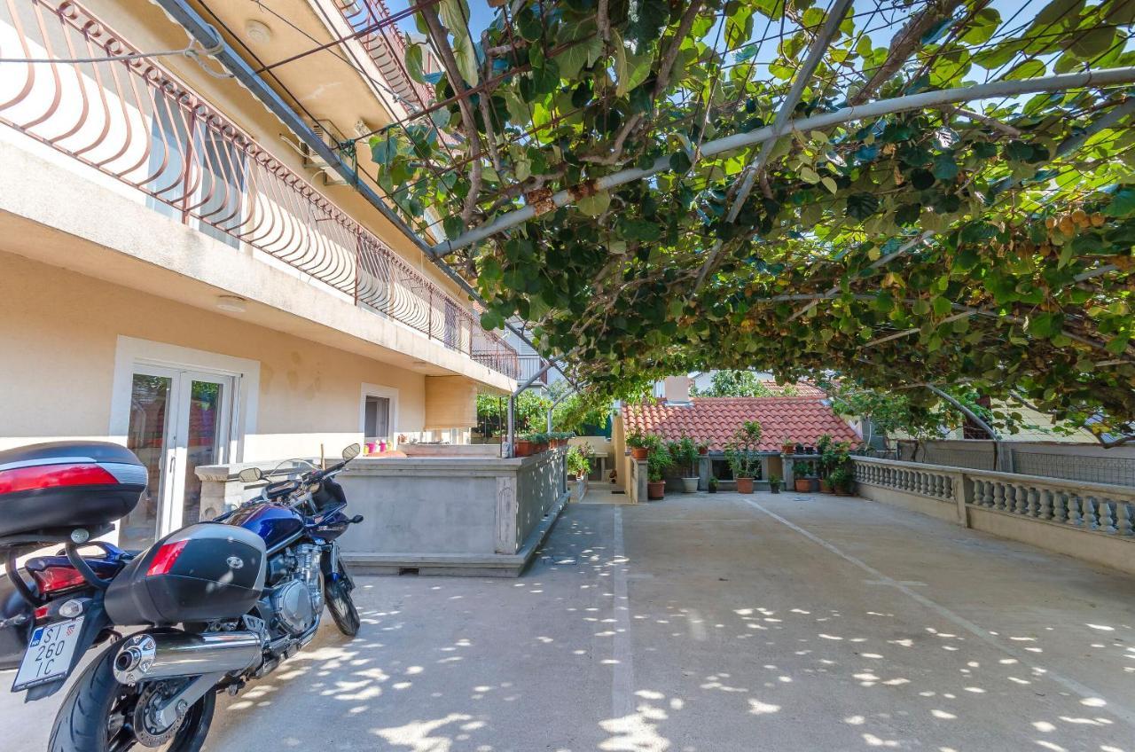 Apartment Mira I *