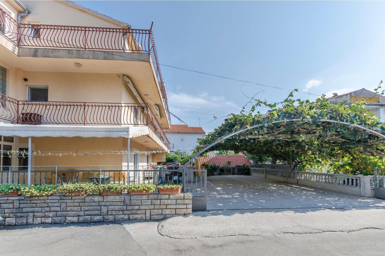 Apartment Mira I